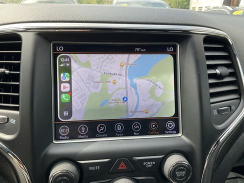 Used 2018 Jeep Grand Cherokee Laredo AWD/4WD image 19