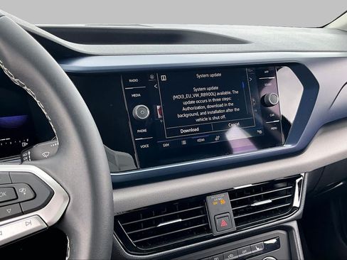 Used 2022 Volkswagen Taos SE FWD image 6