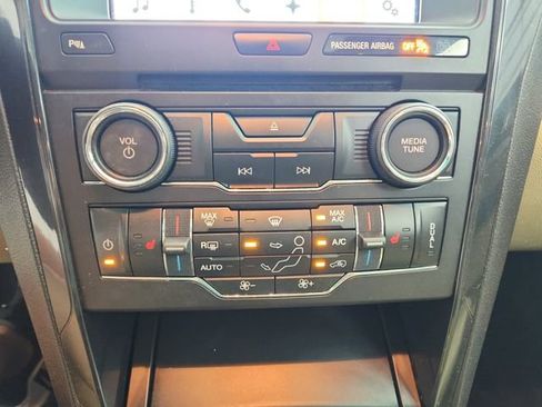 Used 2017 Ford Explorer XLT w/ Equipment Group 202A FWD image 31