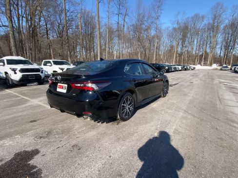Used 2021 Toyota Camry SE image 15