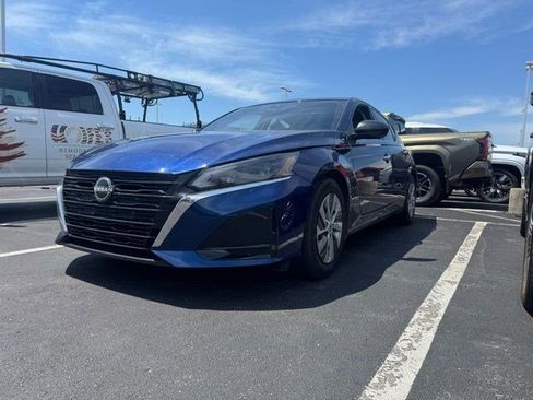 Used 2024 Nissan Altima 2.5 S FWD image 3