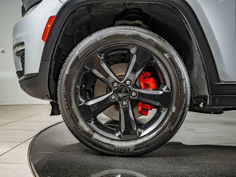 Used 2025 Jeep Grand Cherokee L Limited w/ Black Appearance Package AWD/4WD image 10