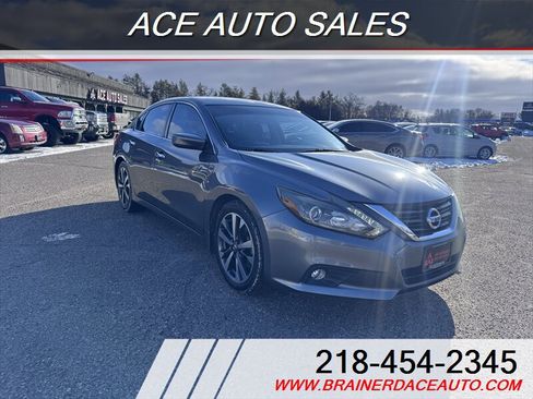 Used 2017 Nissan Altima 2.5 SR w/ LED Appearance Package image 2