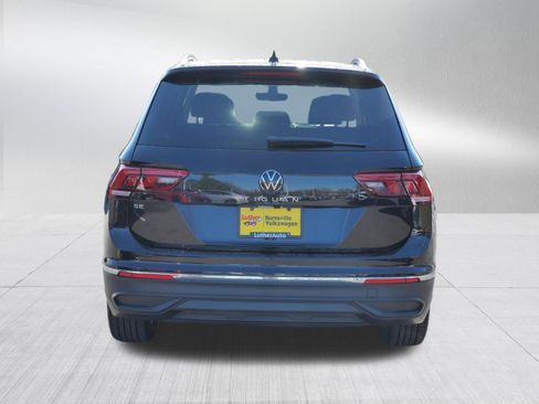 Certified 2024 Volkswagen Tiguan SE w/ Panoramic Sunroof Package FWD image 6