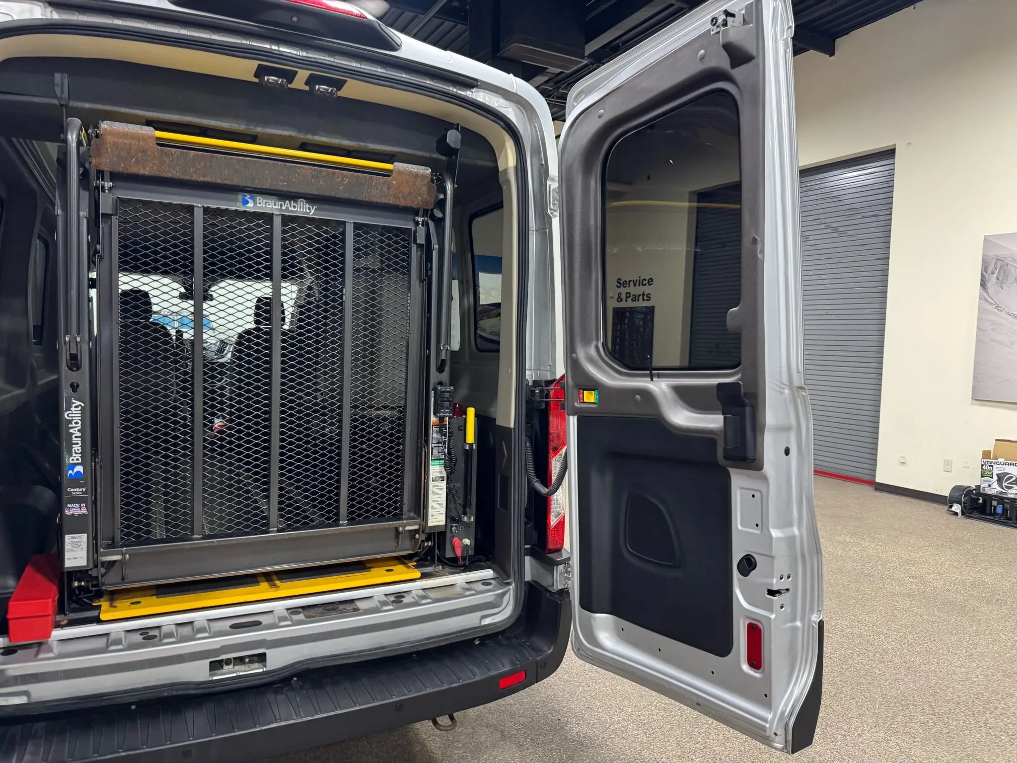 Used 2019 Ford Transit 250 148 Medium Roof RWD image 45
