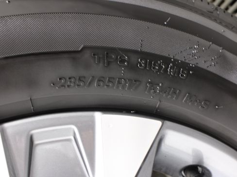 Used 2025 Chevrolet Equinox LT FWD image 36