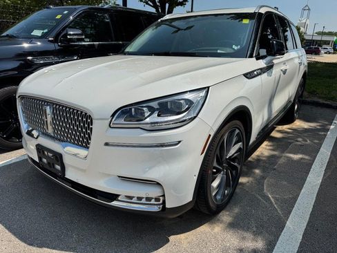 Used 2020 Lincoln Aviator Reserve w/ Equipment Group 202A AWD/4WD image 3