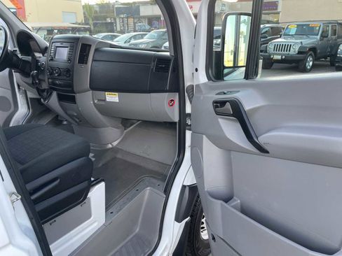 Used 2015 Freightliner Sprinter 2500 image 15