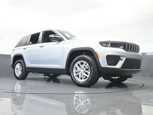 Used 2024 Jeep Grand Cherokee Laredo X image 63