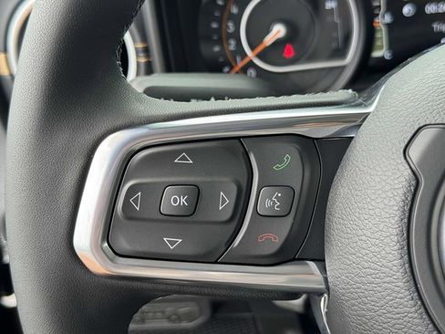 New 2025 Jeep Wrangler Unlimited Sahara w/ Technology Group AWD/4WD image 23