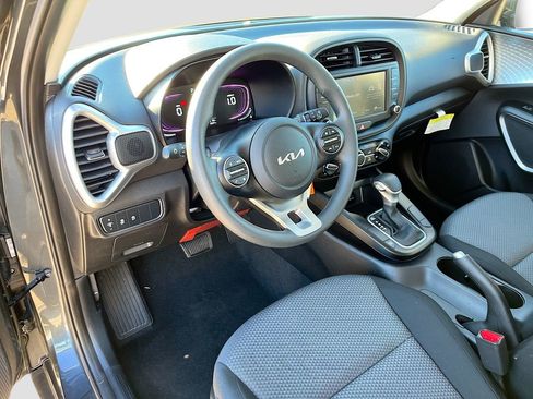 Certified 2025 Kia Soul LX w/ LX Technology Package image 8