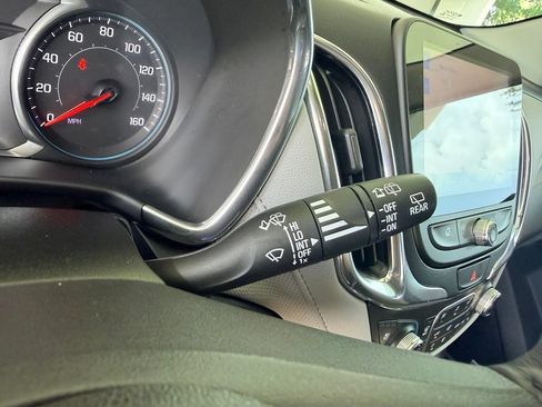 Used 2019 Chevrolet Equinox Premier FWD image 23