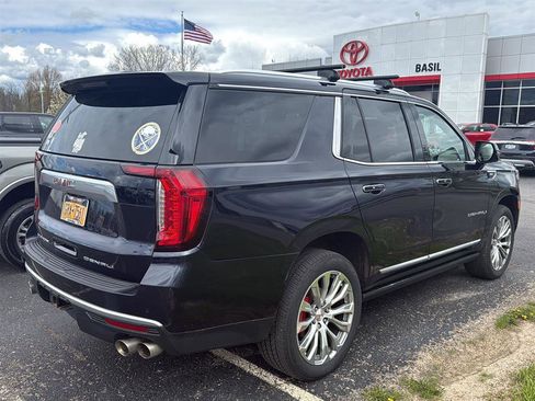 Used 2022 GMC Yukon Denali w/ Denali Premium Package AWD/4WD image 2