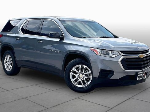 Used 2018 Chevrolet Traverse LS FWD image 3