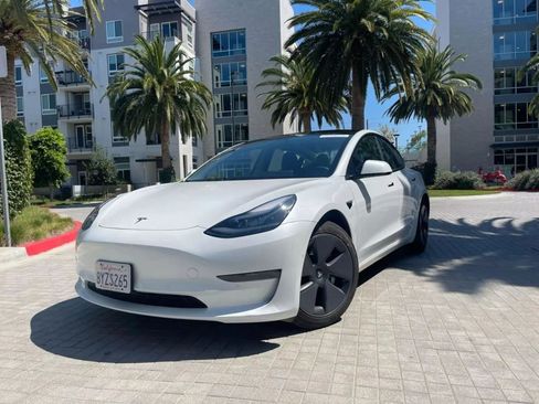 Used 2022 Tesla Model 3 Long Range image 2
