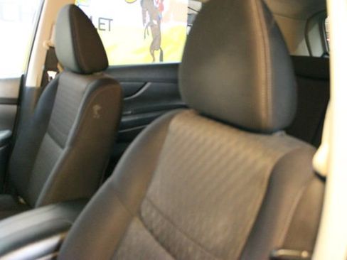 Used 2018 Nissan Rogue SV image 18