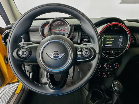Used 2018 MINI Cooper 4-Door Hardtop FWD image 11