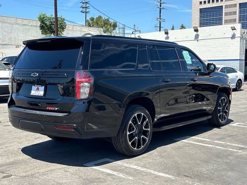 Used 2024 Chevrolet Suburban RST RWD image 3