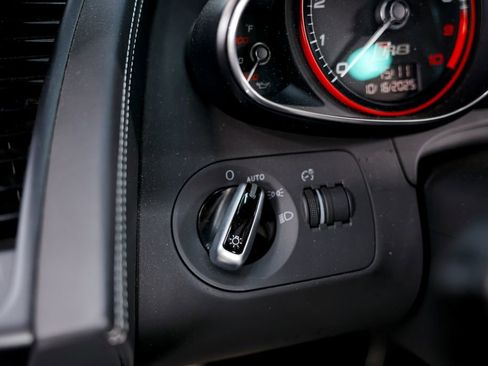 Used 2015 Audi R8 V10 w/ Full Leather Package image 18