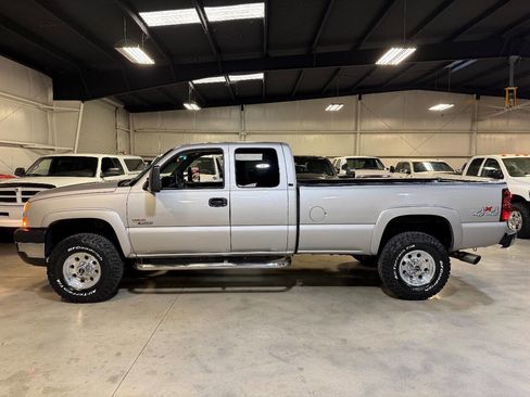 Used 2006 Chevrolet Silverado 3500 LT w/ Heavy-Duty Power Package image 5