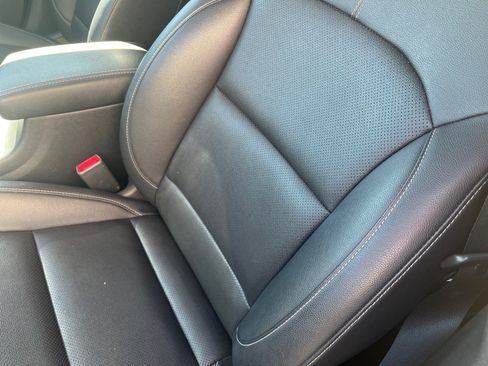 Used 2020 Kia Niro EX Premium FWD image 21