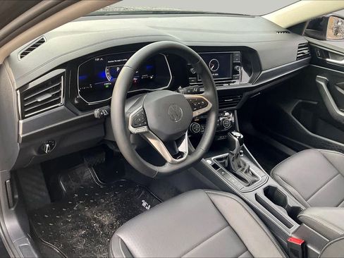Used 2024 Volkswagen Jetta SE w/ Panoramic Sunroof Package FWD image 18