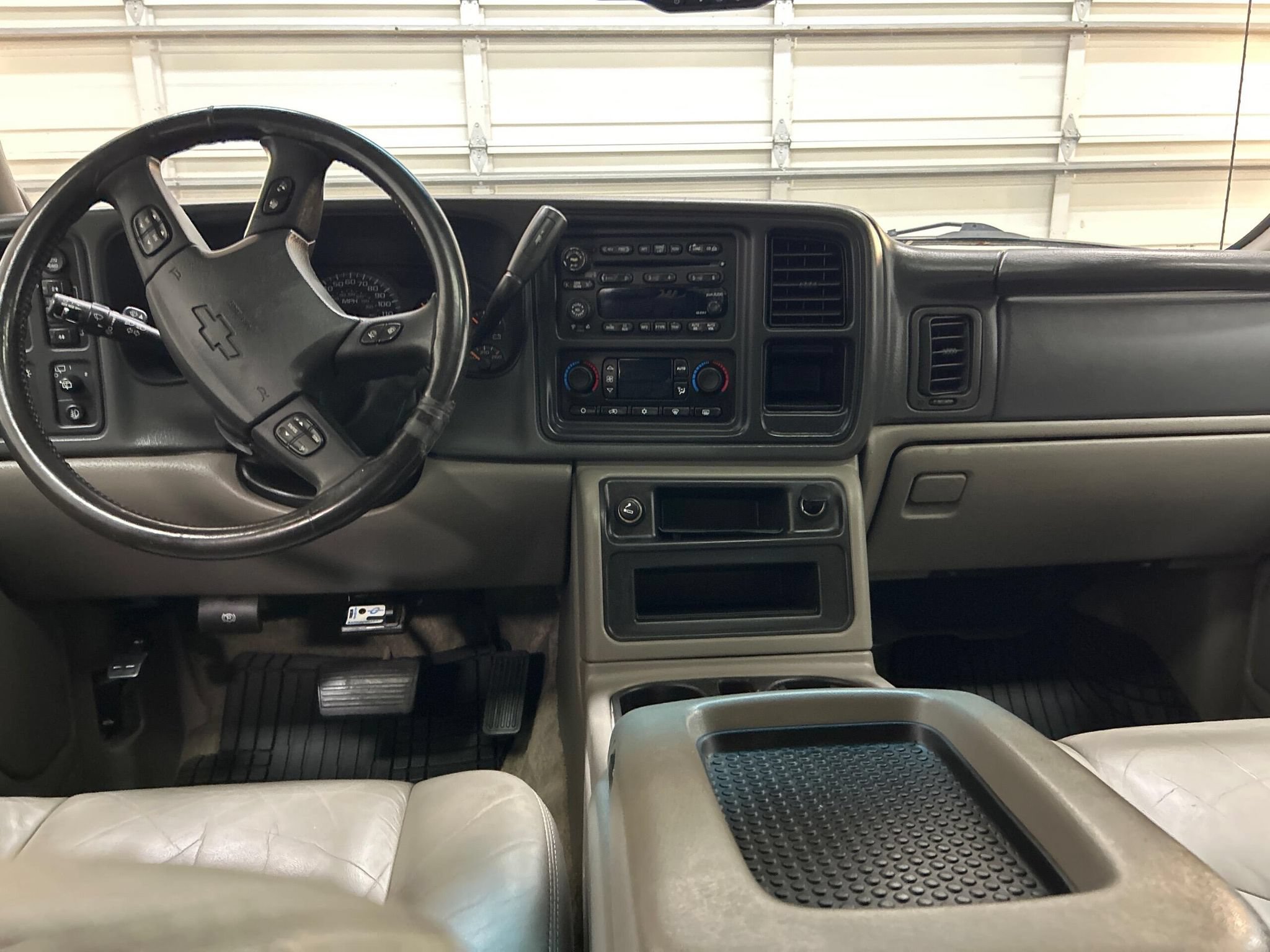 Used 2003 Chevrolet Suburban 2500 LT w/ LT Preferred Equipment Group AWD/4WD image 12