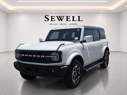 Used 2025 Ford Bronco Outer Banks AWD/4WD image 1