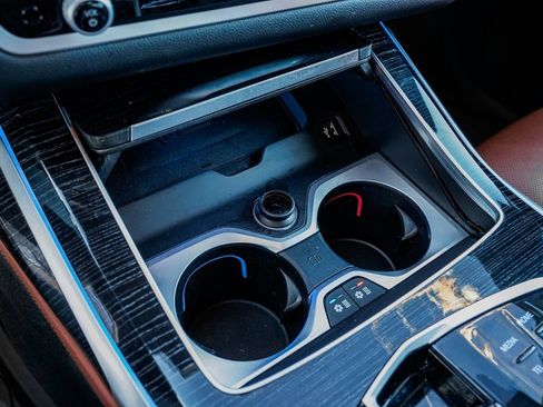 Used 2025 BMW X7 M60i image 18