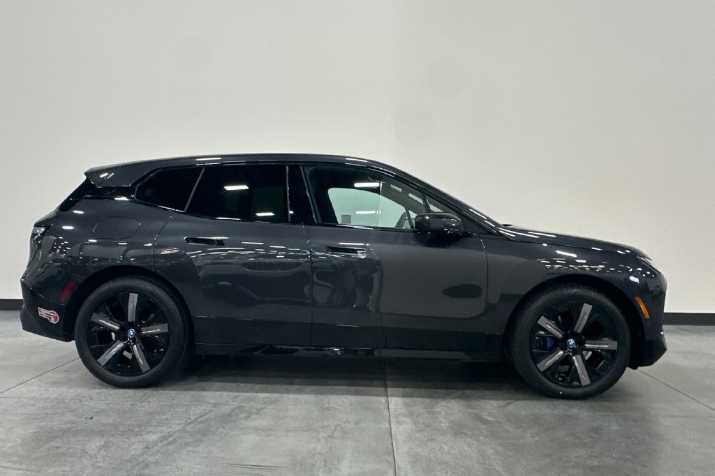 Used 2024 BMW iX xDrive50 w/ Sport Package AWD/4WD image 3