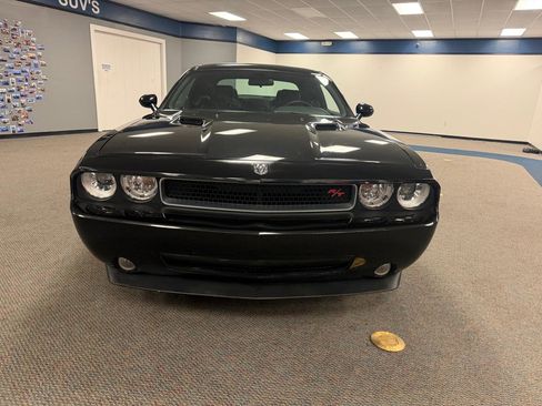 Used 2010 Dodge Challenger R/T RWD image 2