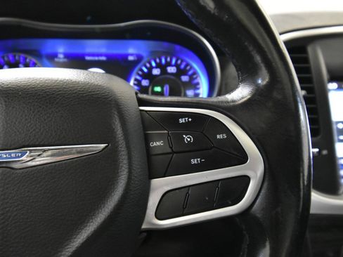 Used 2018 Chrysler 300 Touring L AWD/4WD image 28