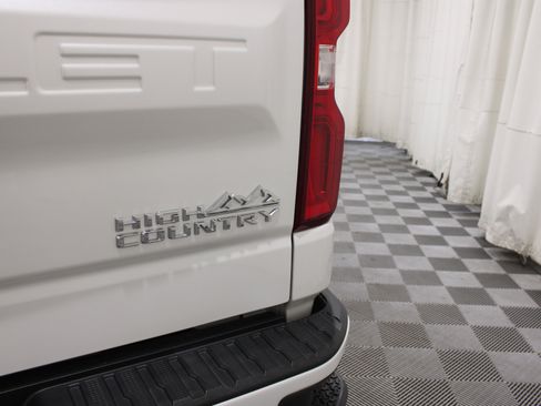 Used 2020 Chevrolet Silverado 1500 High Country w/ Technology Package AWD/4WD image 28