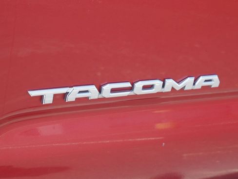 Used 2020 Toyota Tacoma TRD Off-Road AWD/4WD image 10
