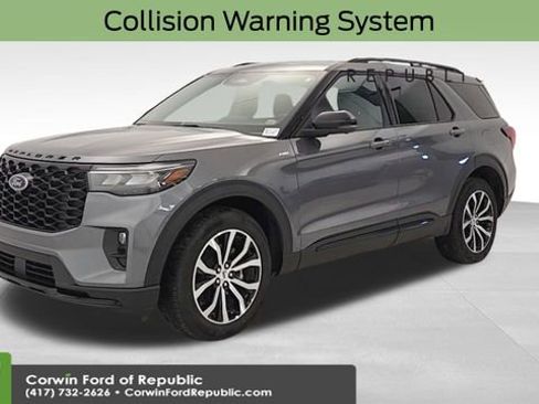 Used 2025 Ford Explorer ST-Line image 4