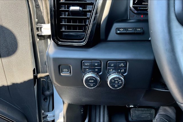 Used 2024 GMC Sierra 1500 AT4 w/ Technology Package AWD/4WD image 16