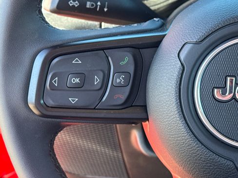 Used 2025 Jeep Wrangler Willys image 25