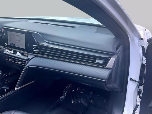 Used 2026 Toyota Camry Hybrid w/ Convenience Package FWD image 19