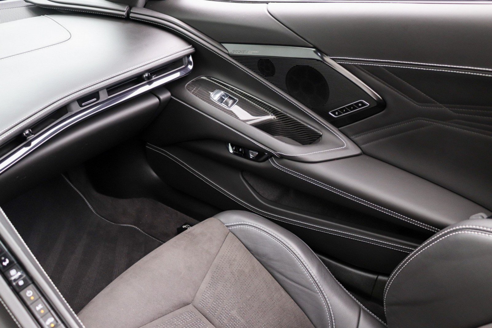 Used 2024 Chevrolet Corvette Z06 RWD image 27