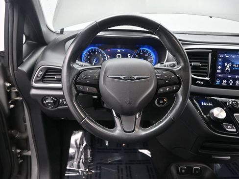 Used 2020 Chrysler Pacifica Touring w/ Advanced Safetytec Group FWD image 29