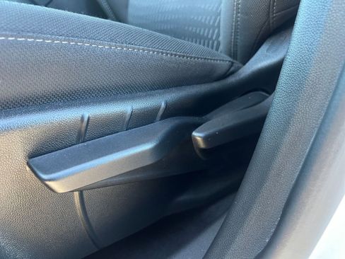 Used 2025 Chevrolet Equinox LT image 23