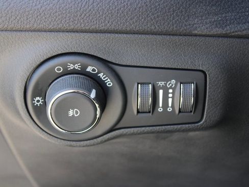 Used 2018 Jeep Compass Altitude w/ Popular Equipment Group image 12