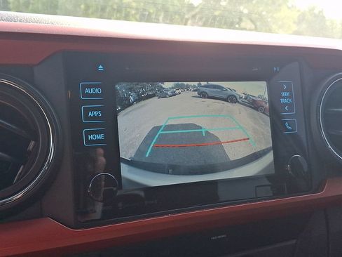 Used 2019 Toyota Tacoma TRD Sport AWD/4WD image 17