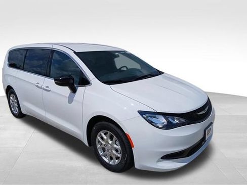 New 2027 Chrysler Pacifica LX FWD image 7
