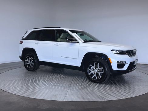 Used 2025 Jeep Grand Cherokee Limited AWD/4WD image 2