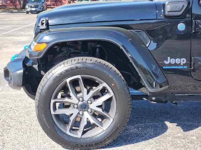 Used 2024 Jeep Wrangler Unlimited w/ Convenience Group AWD/4WD image 7