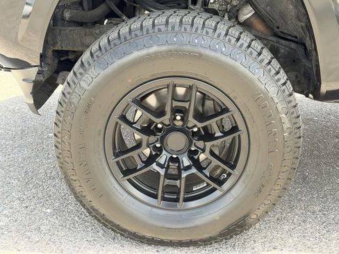 Used 2019 Toyota Tacoma SR5 RWD image 10
