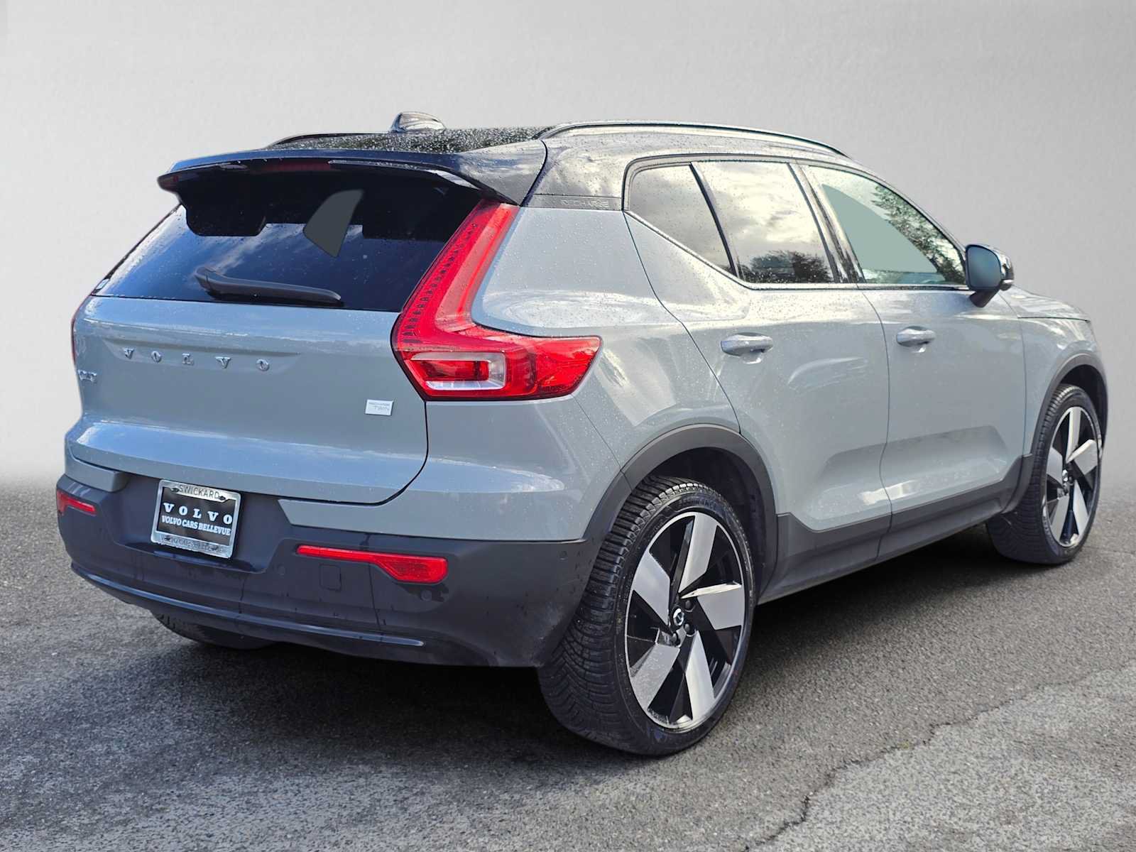 Certified 2024 Volvo XC40 Recharge Ultimate w/ Protection Package Premier AWD/4WD image 4