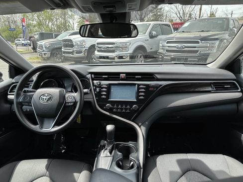 Used 2019 Toyota Camry LE image 16