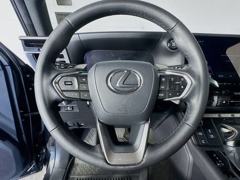 Used 2024 Lexus GX 550 w/ Accessory Package (2T) AWD/4WD image 11